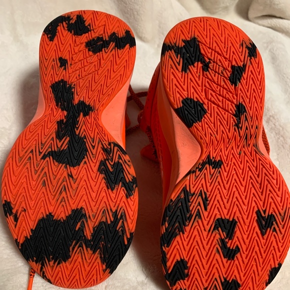 adidas boys sneakers SZ 3.5 - Picture 3 of 7